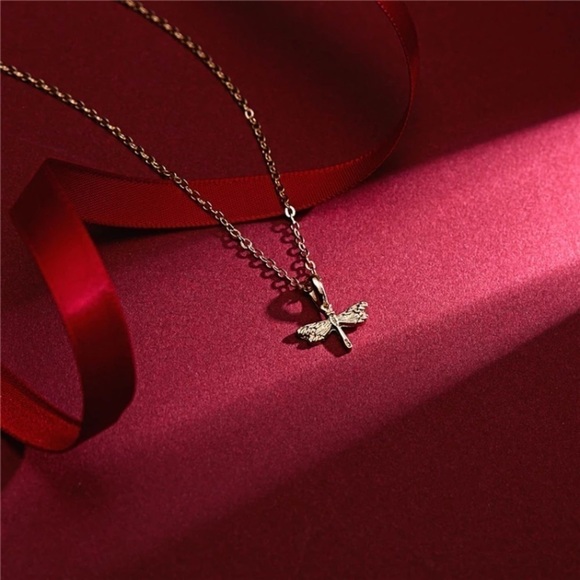 NEW Free Spirit Dragonfly Dainty Necklace - Picture 3 of 4